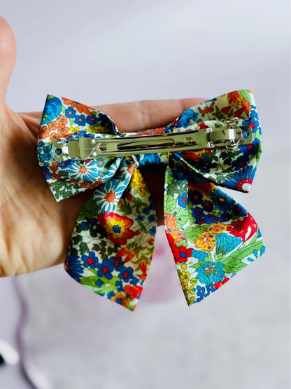 Barrette nœud papillon fait main – Pince métallique, plusieurs tissus